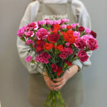 Букет из розовой кустовой гвоздики