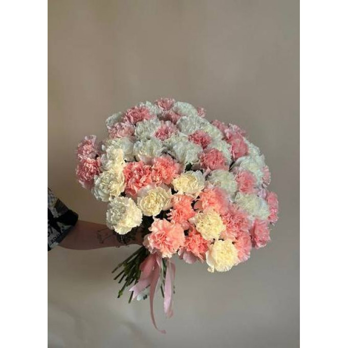 Букет из 39 кустовых гвоздик Букет из 39 кустовых гвоздик