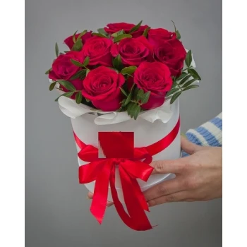 9 красных роз в коробке 9 красных роз в коробке
